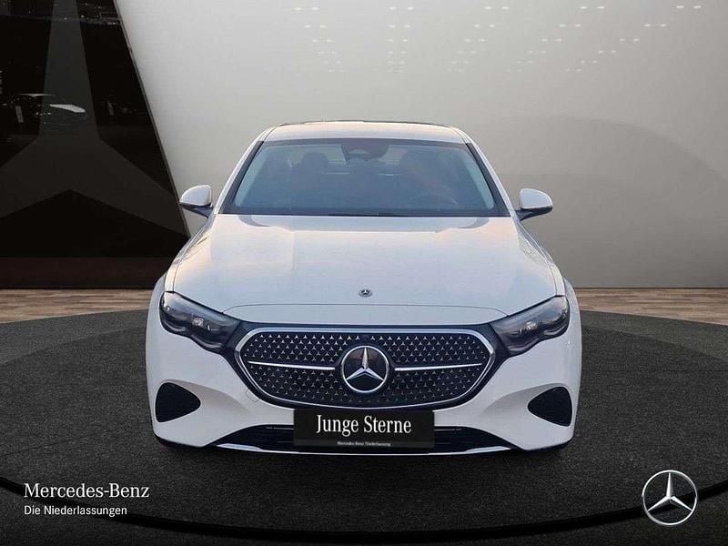 Gebraucht Mercedes E200 Avantgarde 204 PS (150 kW) 2024 Weiß Limousine