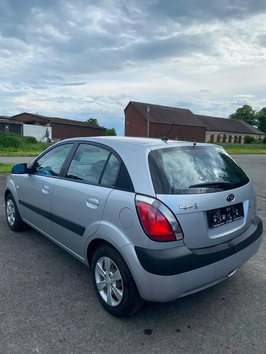 Gebraucht Kia Rio EX 97 PS (71 kW) 2008 Grau Limousine