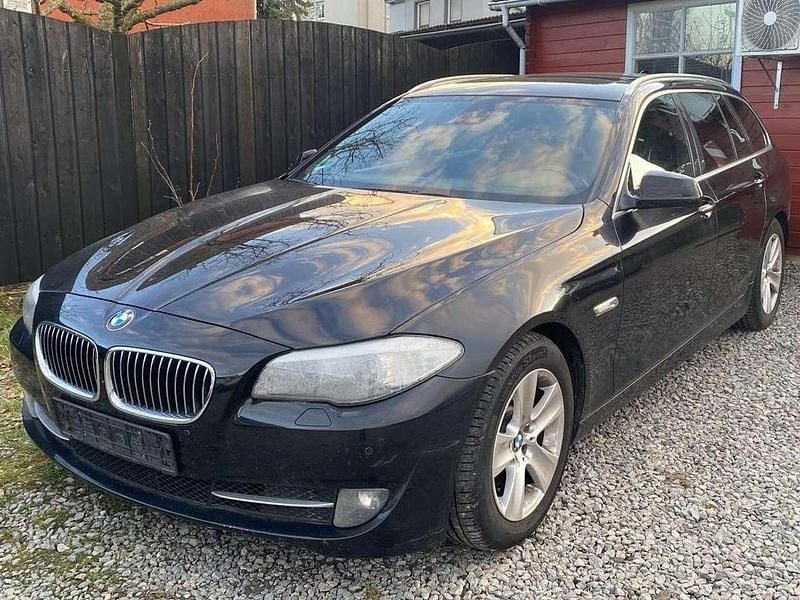Gebraucht BMW 530 245 PS (180 kW) 2011 Schwarz Kombi