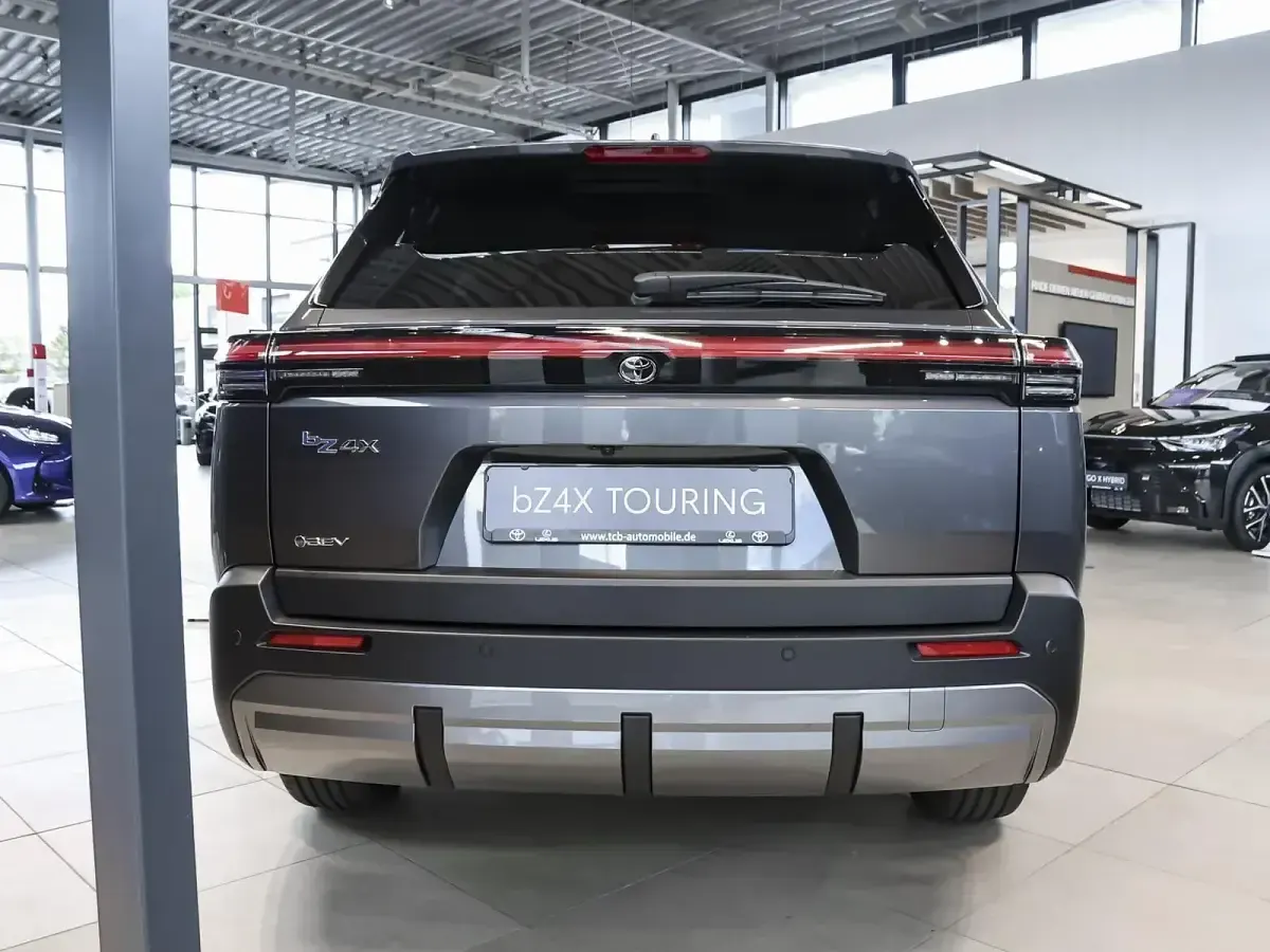 Neu Toyota bZ4X 164 kW (224 PS) 2026 Grau SUV