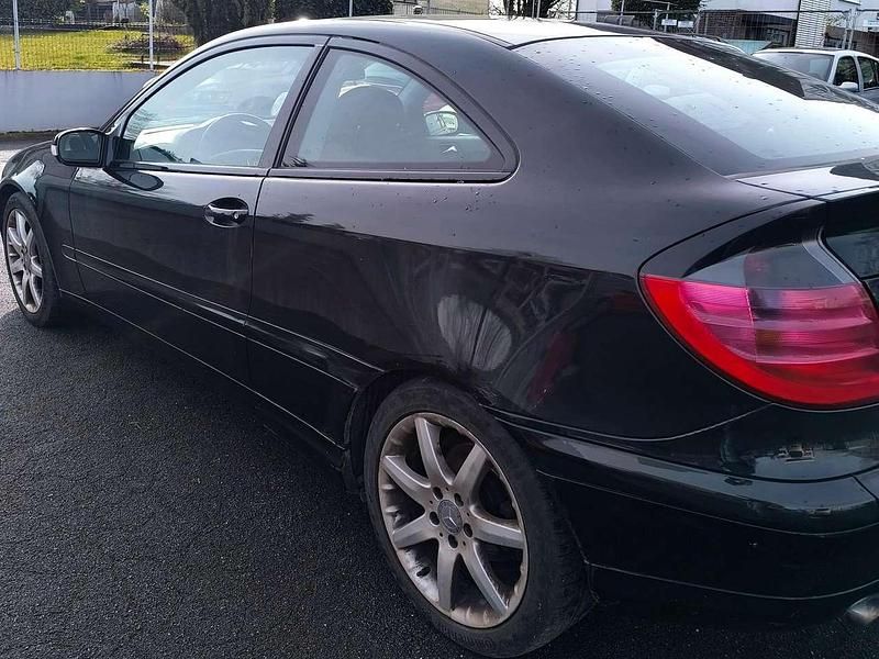 Gebraucht Mercedes C200 163 PS (119 kW) 2002 Schwarz Coupé