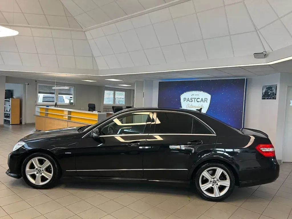 Gebraucht Mercedes E200 184 PS (135 kW) 2012 Schwarz Limousine