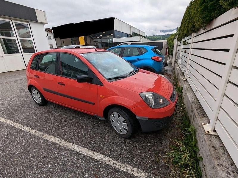 Rot Gebraucht 2006 Ford Fiesta Ambiente Limousine | 999 € (Superpreis) - Bild 1/4