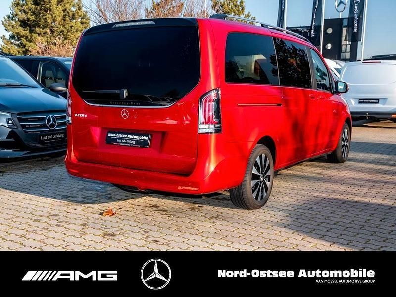 Gebraucht Mercedes V220 Style 163 PS (119 kW) 2025 Hyazinthrot metallic Van / Kleinbus