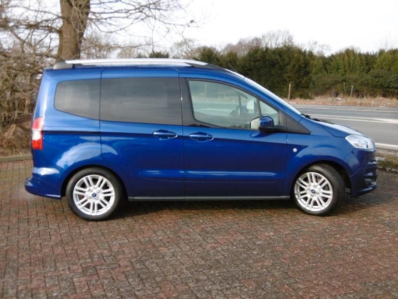 Gebraucht Ford Tourneo Courier Titanium 101 PS (74 kW) 2014 Blau Van / Kleinbus