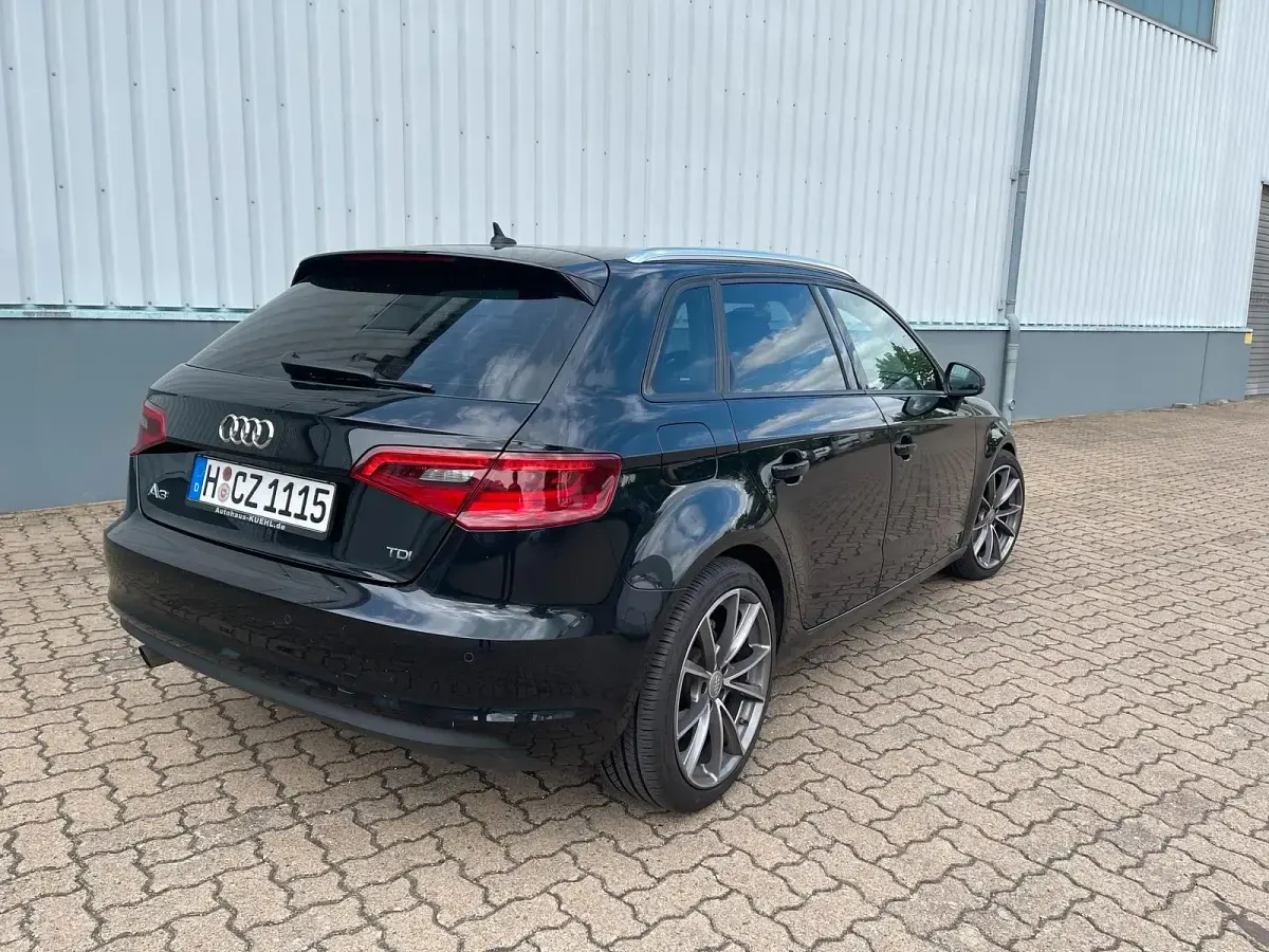 Gebraucht Audi A3 Sportback 105 PS (77 kW) 2013 Schwarz Kleinwagen