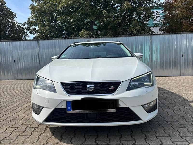 Weiß Gebraucht 2015 Seat Leon ST FR Kombi | 11.500 € (Fairer Preis) - Bild 1/4