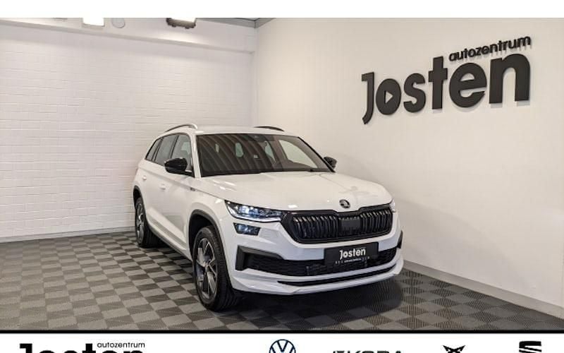 Weiß Gebraucht 2023 Skoda Kodiaq SportLine SUV | 42.490 € (Fairer Preis) - Bild 1/4