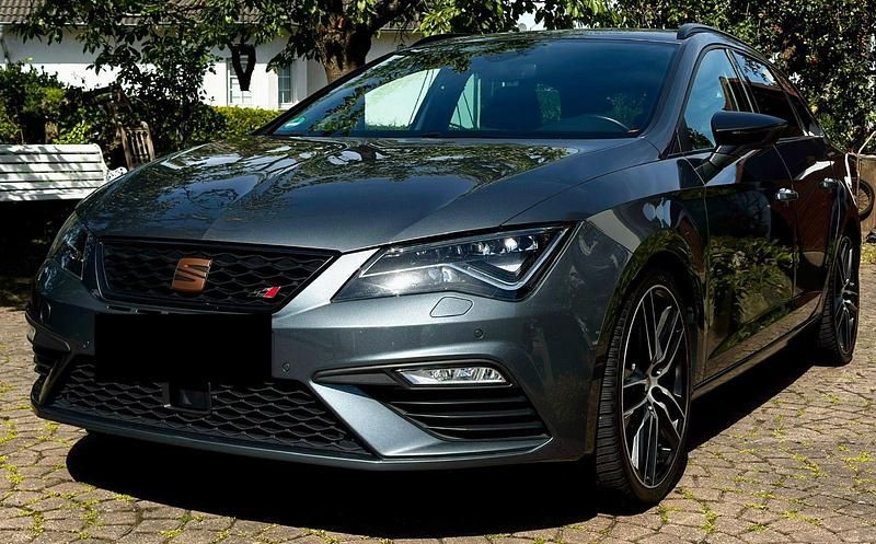 Grau Gebraucht 2018 Cupra Leon Kombi | 19.999 € (Fairer Preis) - Bild 1/4