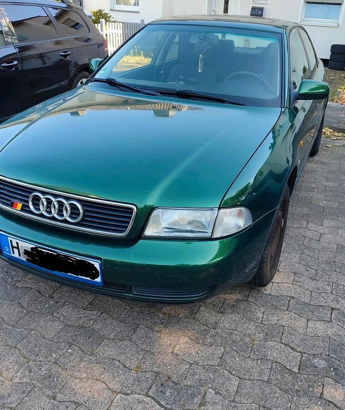 Grün Gebraucht 1996 Audi A4 Limousine | 450 € (Superpreis) - Bild 1/4