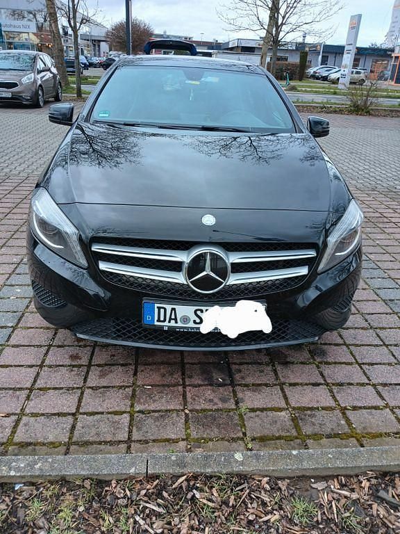 Gebraucht Mercedes A200 140 PS (102 kW) 2014 Schwarz Limousine