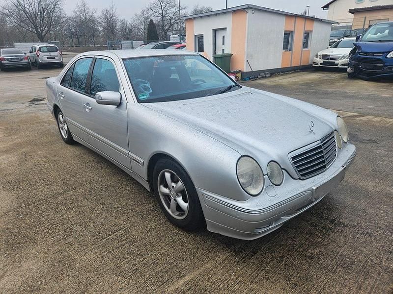 Gebraucht Mercedes E200 Avantgarde 136 PS (100 kW) 1999 Limousine