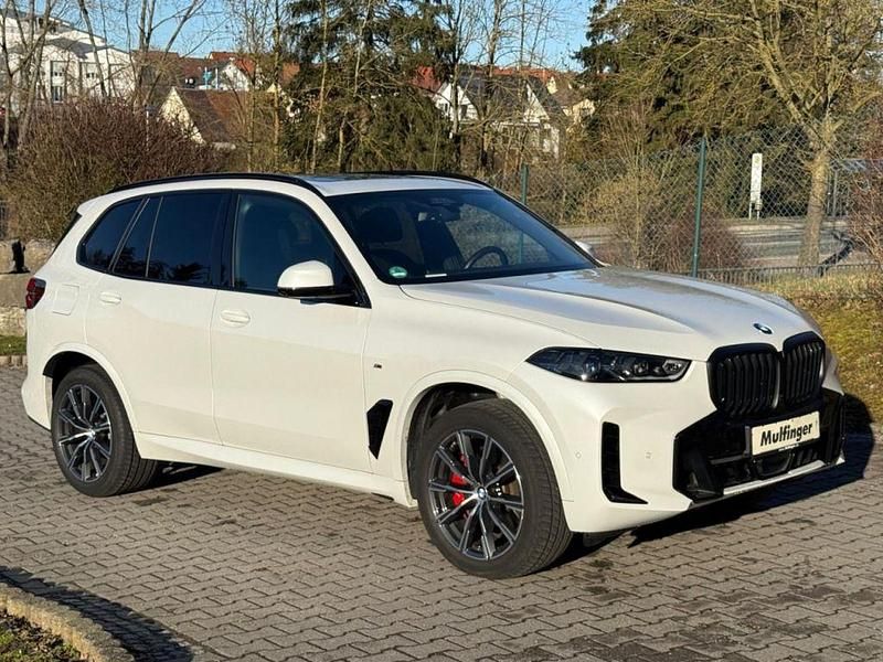 Gebraucht BMW X5 M M Sport 286 PS (210 kW) 2025 Minerlaweiß (metallic) SUV