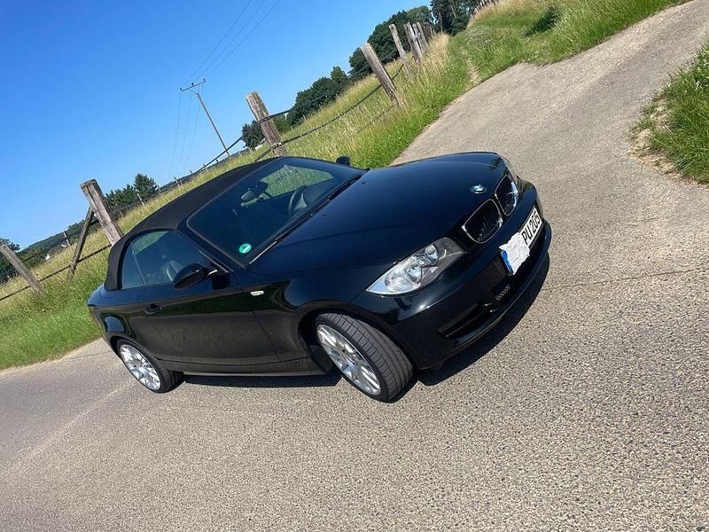 Schwarz Gebraucht 2009 BMW 118 Cabriolet Sport Line Cabrio | 8.999 € (Fairer Preis) - Bild 1/4