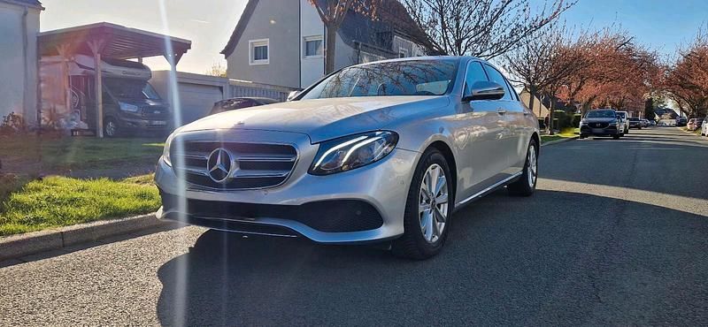 Gebraucht Mercedes E220 Avantgarde 194 PS (142 kW) 2017 Silber Limousine