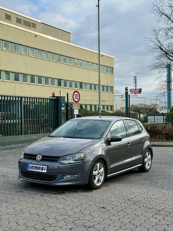 Grau Gebraucht 2010 VW Polo Comfortline Limousine | 2.199 € (Superpreis) - Bild 1/4