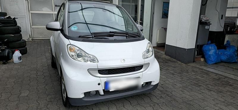 Weiß Gebraucht 2011 Smart ForTwo Coupé Coupé | 4.099 € (Fairer Preis) - Bild 1/4