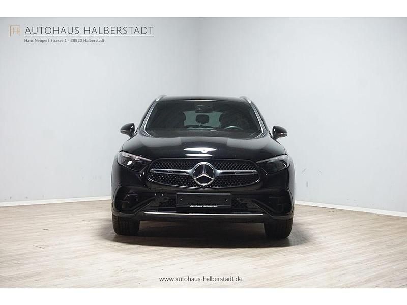 Gebraucht Mercedes GLC300 269 PS (197 kW) 2024 Schwarz (metallic) SUV