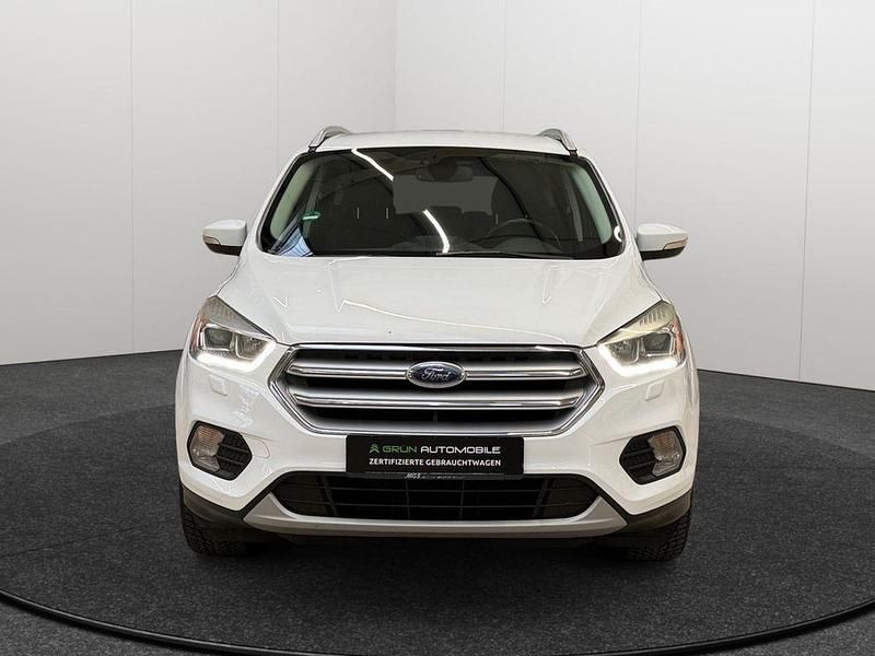 Gebraucht Ford Kuga Titanium 150 PS (110 kW) 2017 Weiß SUV