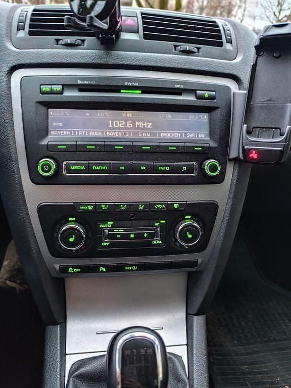 Gebraucht Skoda Octavia Ambiente 160 PS (117 kW) 2011 Schwarz Kombi