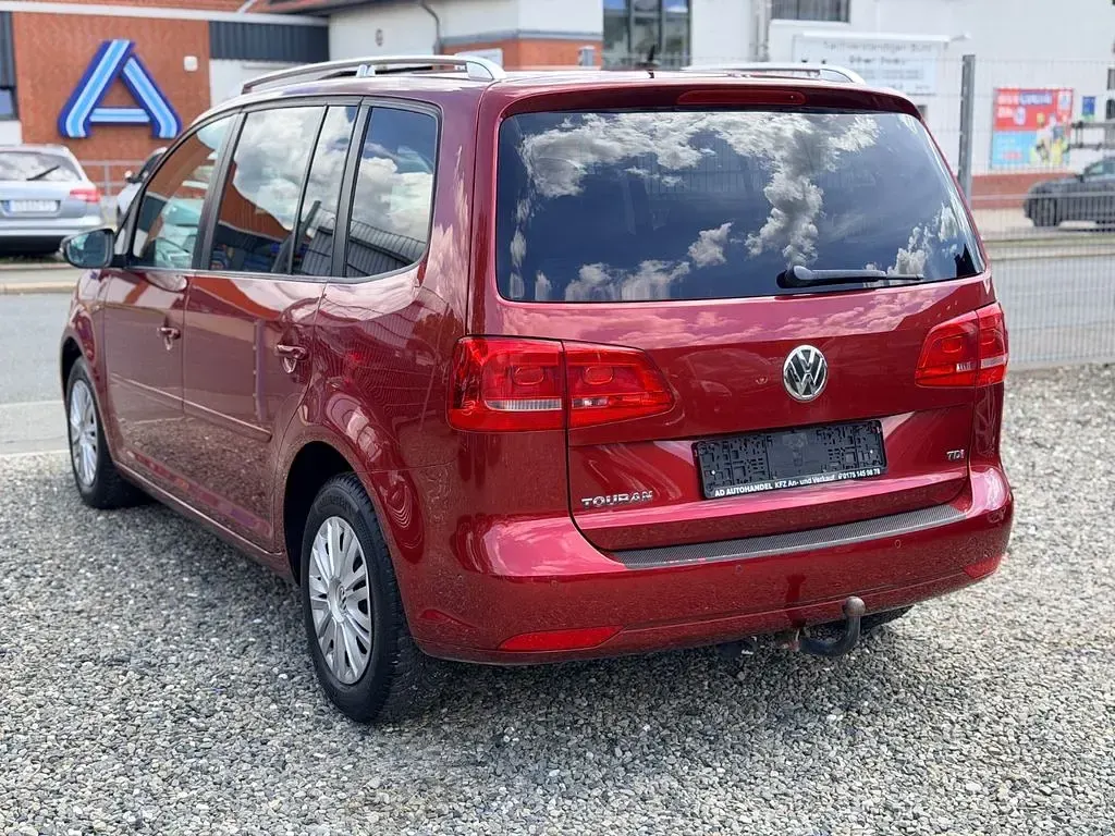 Gebraucht VW Touran Life 105 PS (77 kW) 2013 Rot Van / Kleinbus