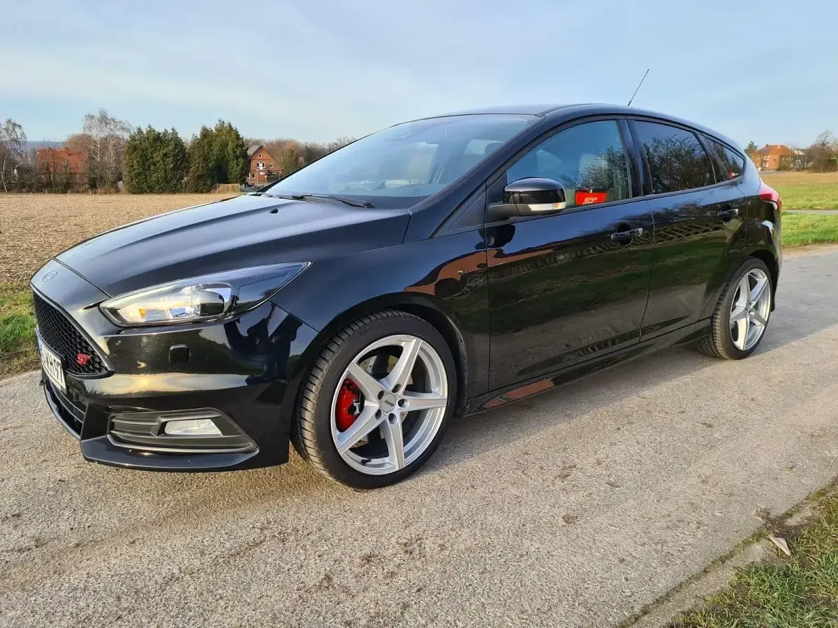 Gebraucht Ford Focus ST 250 PS (183 kW) 2015 Schwarz Limousine
