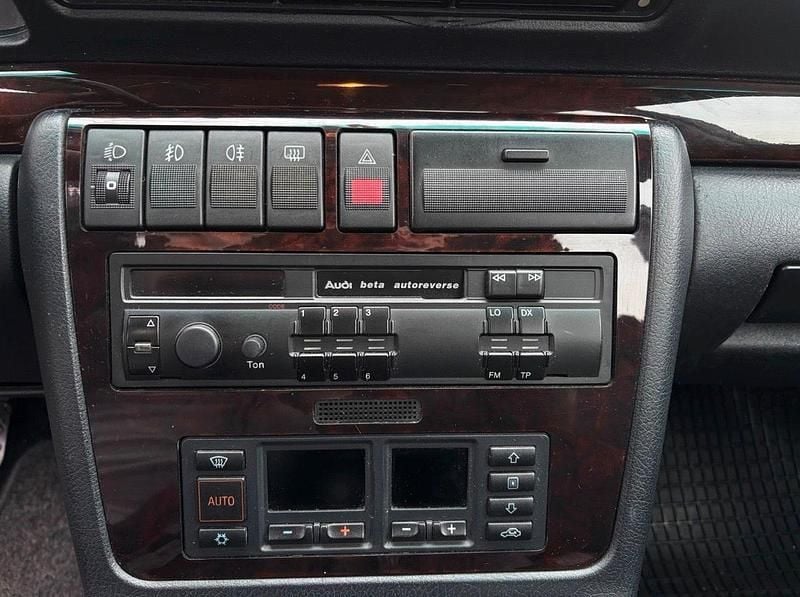 Second-hand Audi A4 118 CP (86 kW) 1995 Albastru Berlinǎ