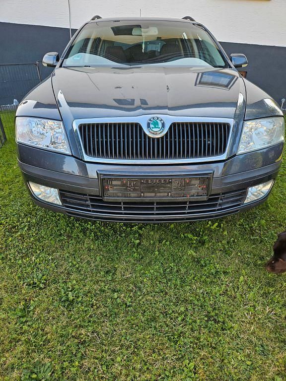 Grau Gebraucht 2006 Skoda Octavia Ambiente Kombi | 1.150 € (Superpreis) - Bild 1/4