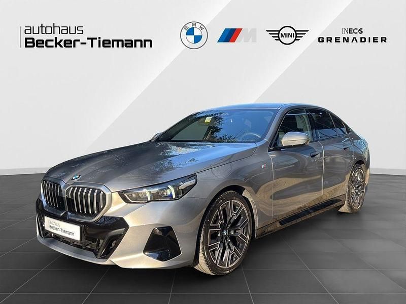 Gebraucht BMW 520 M Sport 197 PS (144 kW) 2025 Oxidgrau Limousine