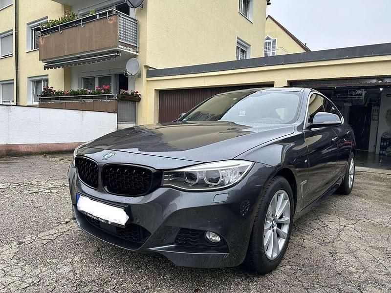Grau Gebraucht 2014 BMW 330 Sport Line Limousine | 18.400 € (Fairer Preis) - Bild 1/4