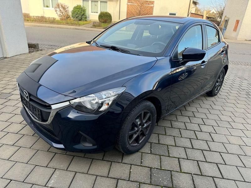 Blau Gebraucht 2016 Mazda 2 Center-Line Limousine | 9.590 € (Fairer Preis) - Bild 1/4