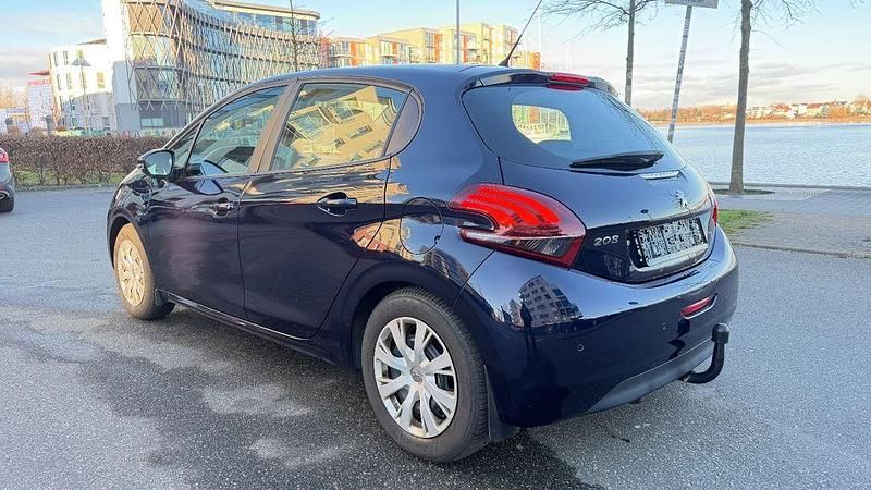 Gebraucht Peugeot 208 Active 82 PS (60 kW) 2018 Blau Kleinwagen