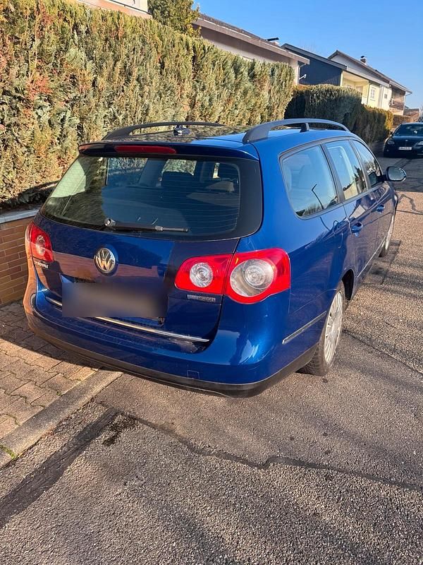 Gebraucht VW Passat 105 PS (77 kW) 2007 Blau Kombi