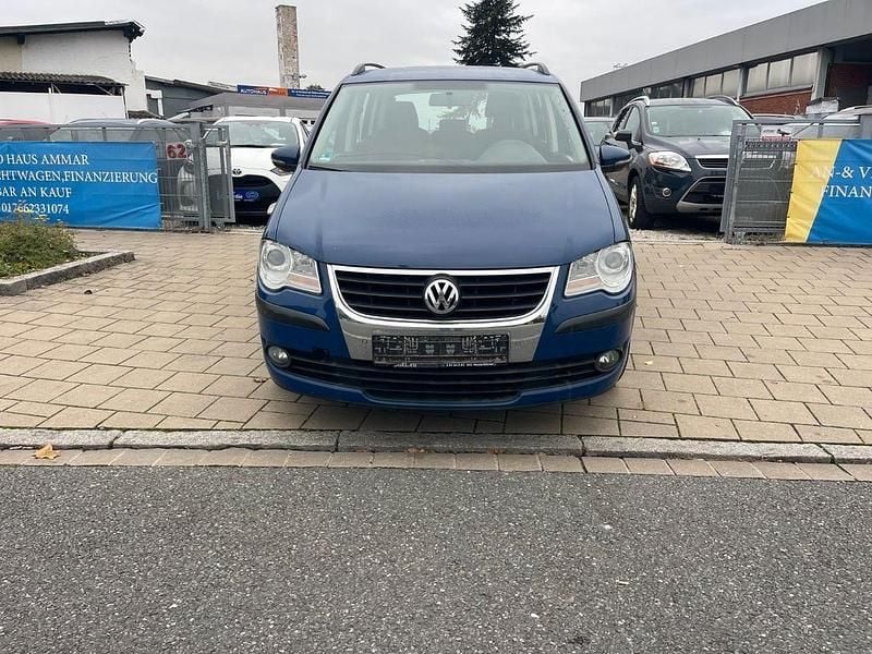 Blau Gebraucht 2009 VW Touran Trendline Van / Kleinbus | 5.999 € (Etwas zu teuer) - Bild 1/4