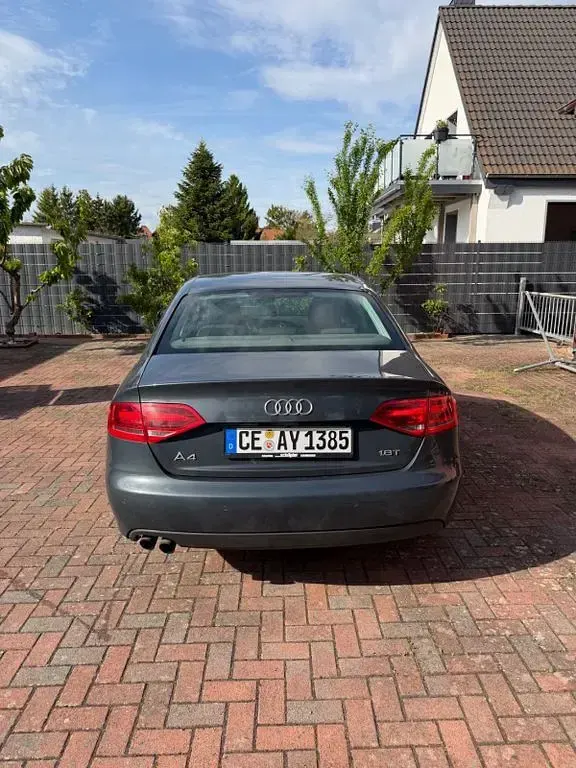 Gebraucht Audi A4 Ambiente 120 PS (88 kW) 2009 Grau Limousine