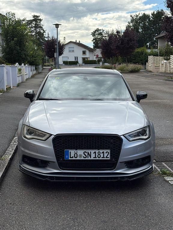 Silber Gebraucht 2016 Audi A3 Sportback Ambiente Limousine | 16.399 € (Fairer Preis) - Bild 1/4