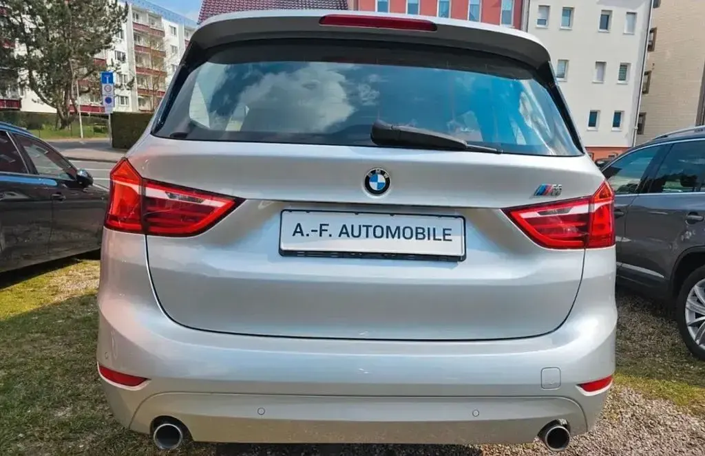 Gebraucht BMW 220 Gran Tourer 190 PS (139 kW) 2017 Silber Van / Kleinbus