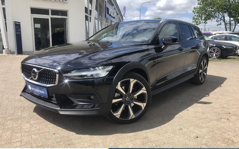 Gebraucht Volvo V60 CC Ultimate 197 PS (144 kW) 2024 Schwarz Kombi
