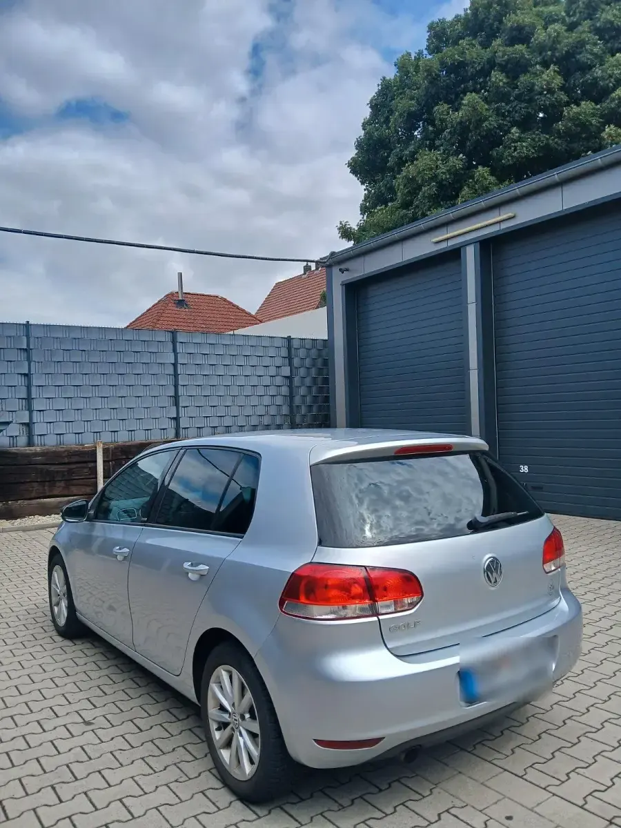 Gebraucht VW Golf VII 105 PS (77 kW) 2012 Silber Limousine