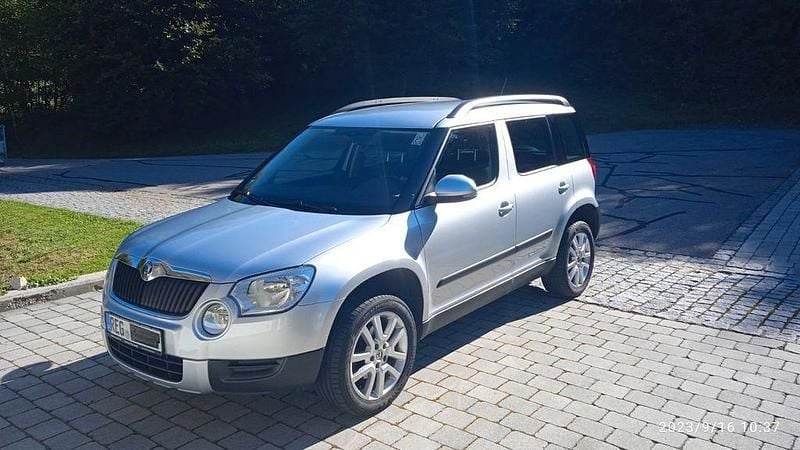 Silber Gebraucht 2013 Skoda Yeti Ambition SUV | 11.300 € (Guter Preis) - Bild 1/4