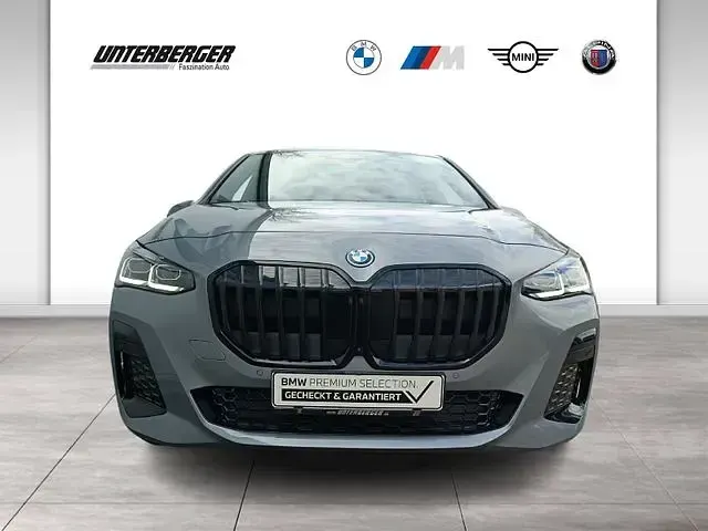 Gebraucht BMW 225 Active Tourer M Sport 245 PS (180 kW) 2023 Grau Van / Kleinbus