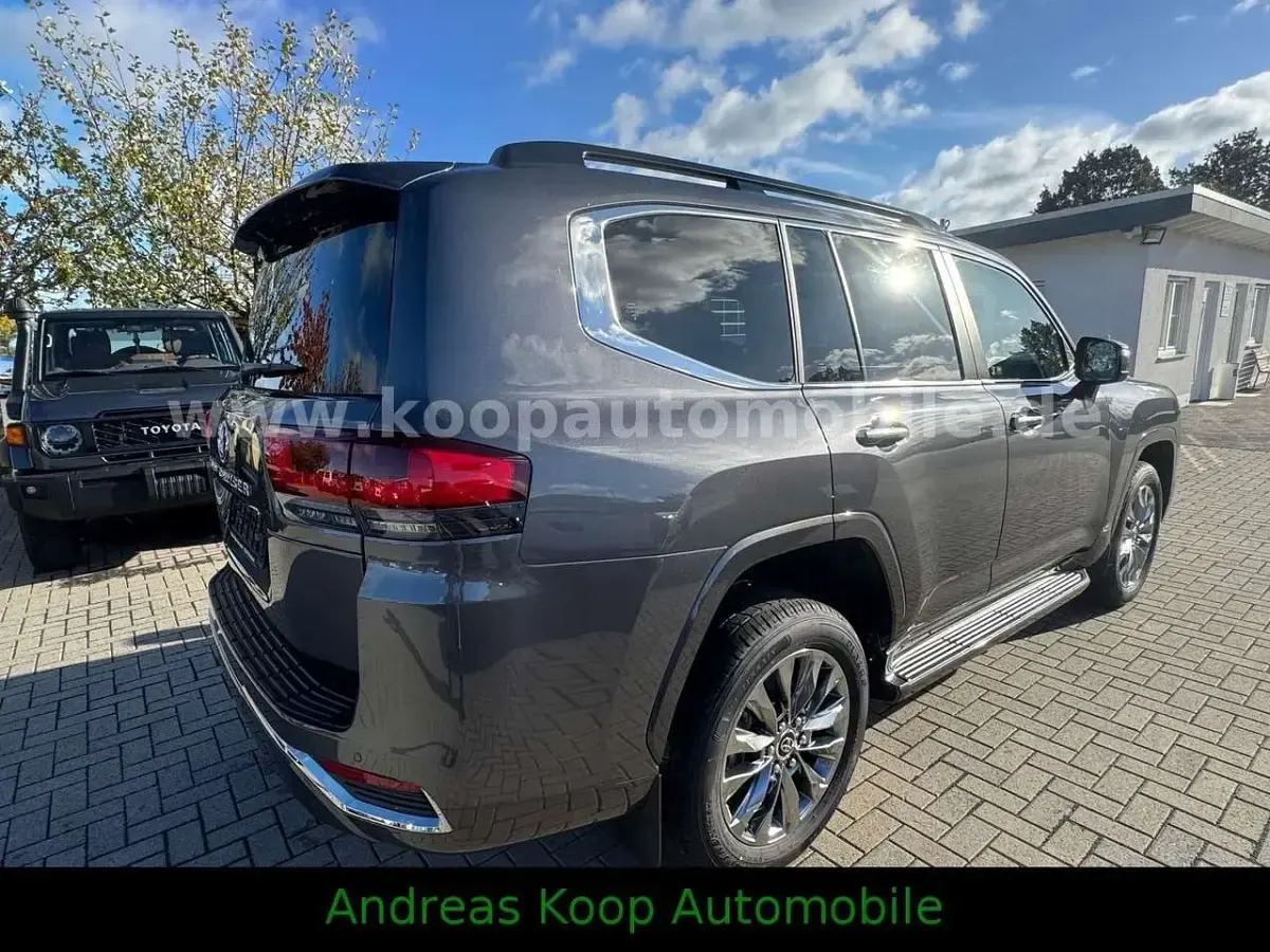 Neu Toyota Land Cruiser Premium 306 PS (225 kW) 2026 Grau SUV