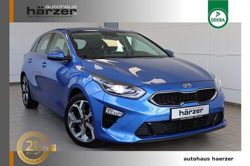 Blue flame Gebraucht 2021 Kia Ceed Spirit Limousine | 21.690 € (Fairer Preis) - Bild 1/4
