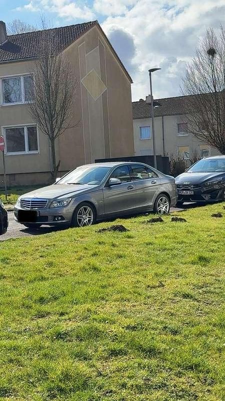 Grau Gebraucht 2008 Mercedes C200 Limousine | 8.000 € (Fairer Preis) - Bild 1/4