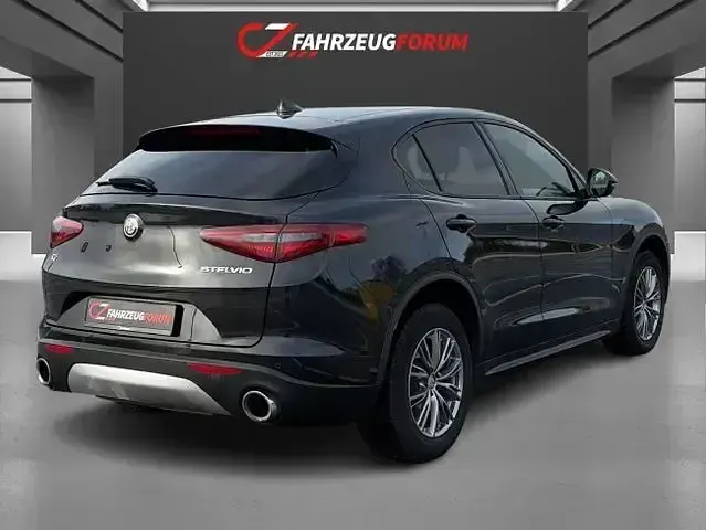 Gebraucht Alfa Romeo Stelvio Super 200 PS (147 kW) 2019 Schwarz SUV