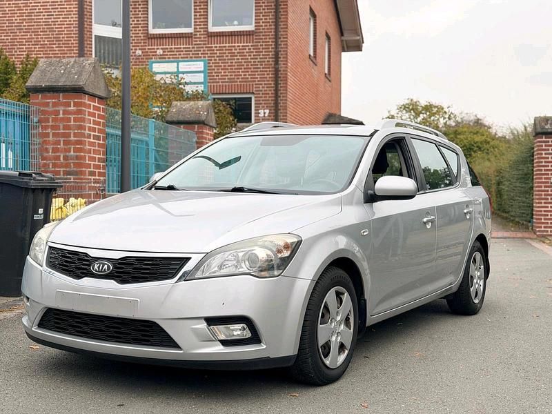 Silber Gebraucht 2010 Kia Ceed Kombi | 2.549 € (Etwas zu teuer) - Bild 1/4
