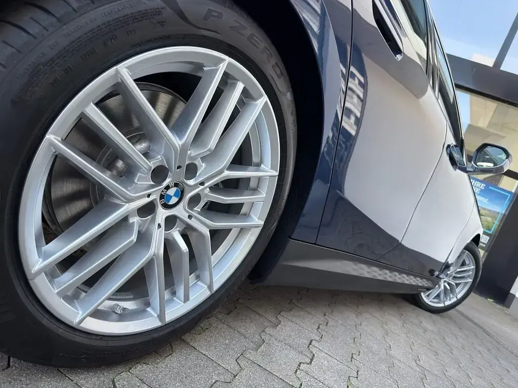 Neu BMW 550e Sport Line 313 PS (230 kW) 2026 Blau Limousine