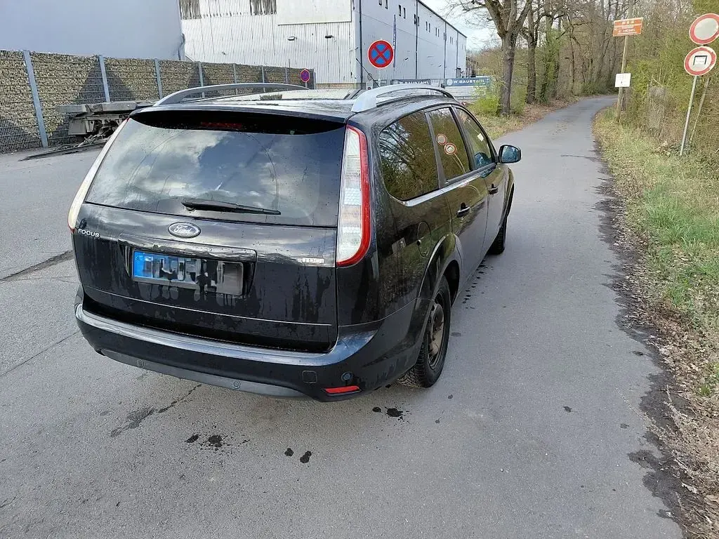 Gebraucht Ford Focus Viva 109 PS (80 kW) 2011 Schwarz Limousine