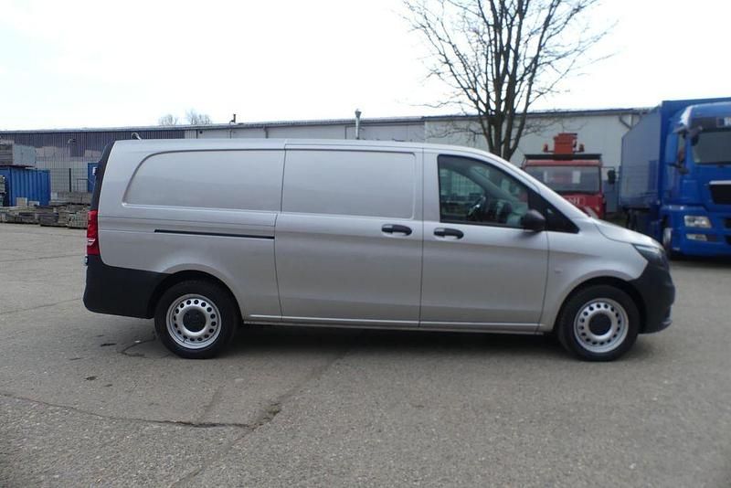 Gebraucht Mercedes Vito 136 PS (100 kW) 2017 Silber Van
