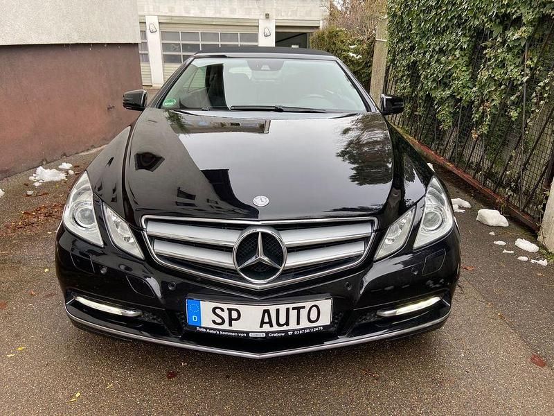 Second-hand Mercedes E250 204 CP (150 kW) 2012 Negru Cabrio